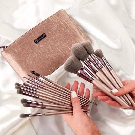 B.H. Cosmetics 15-Piece Makeup Brush Set with Pouch