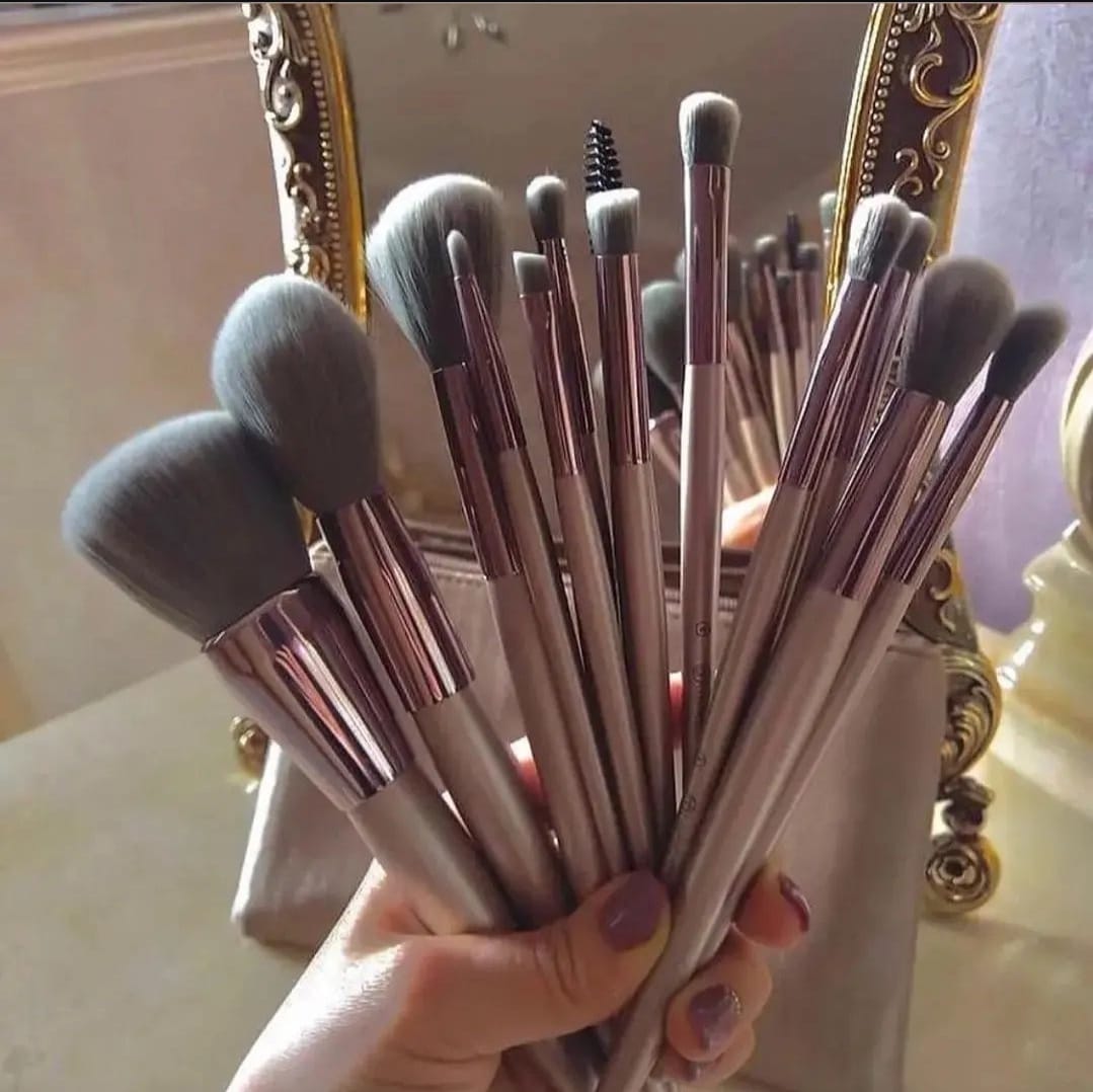 B.H. Cosmetics 15-Piece Makeup Brush Set with Pouch