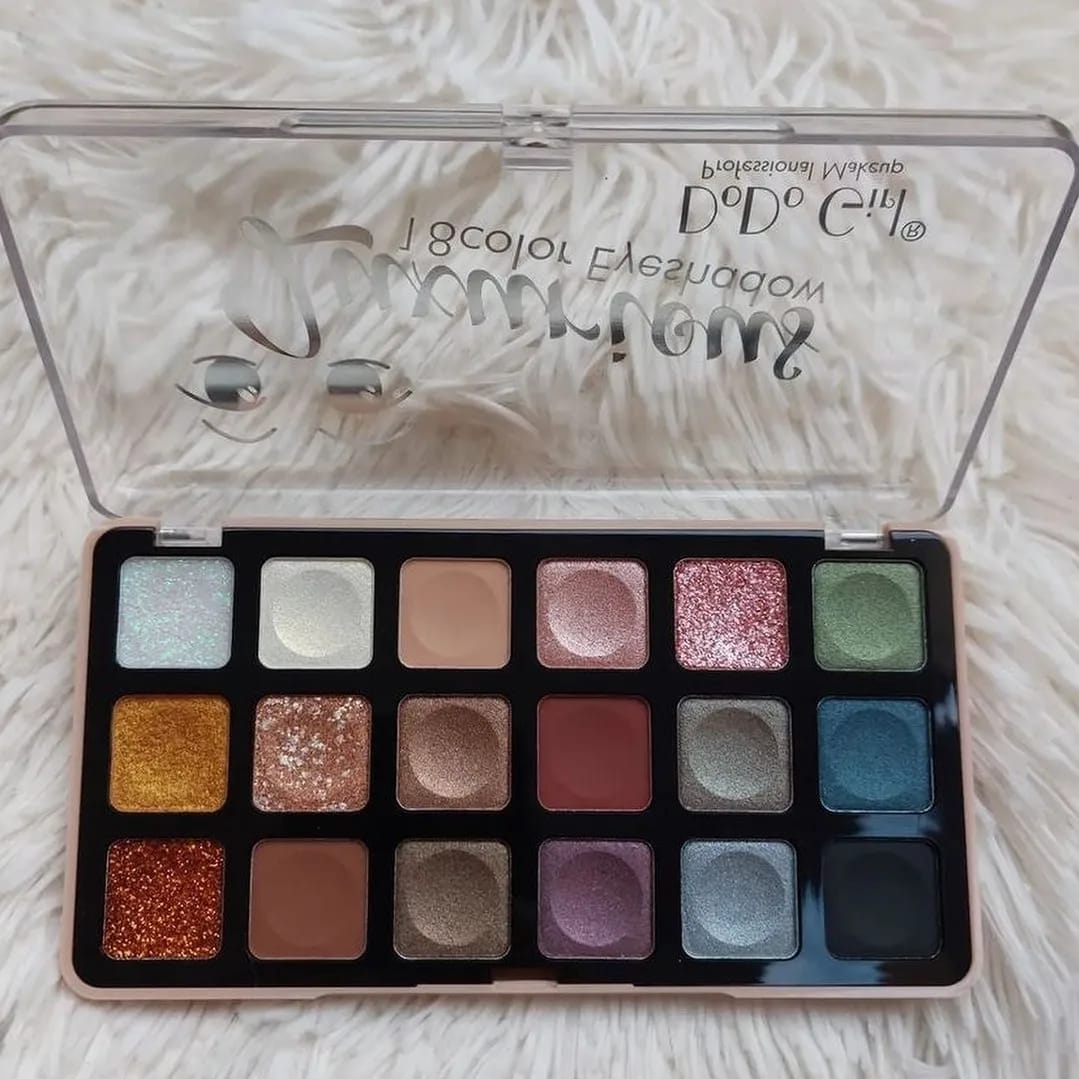 Dodo Girl Luxurious 18-Color Eyeshadow Palette