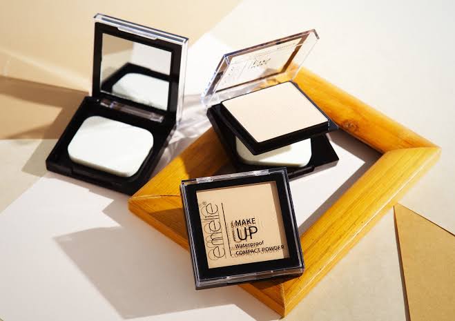 Emelie Compact Powder Waterproof